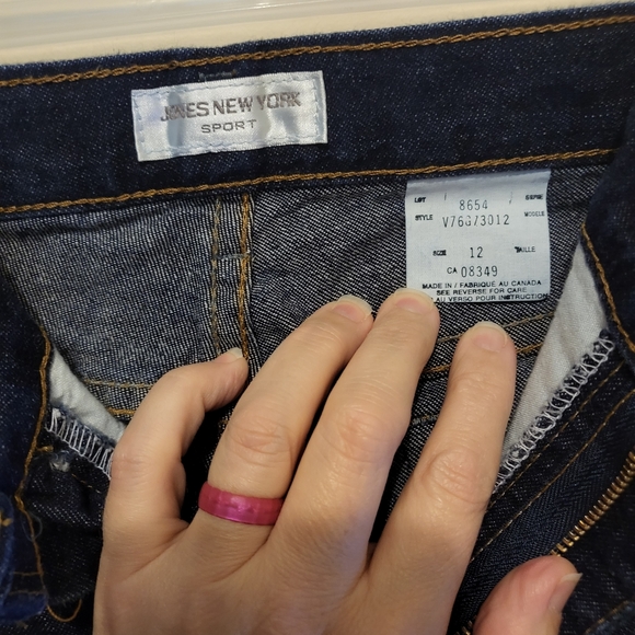 Jones New York denim capris. Size 12. - Picture 2 of 5